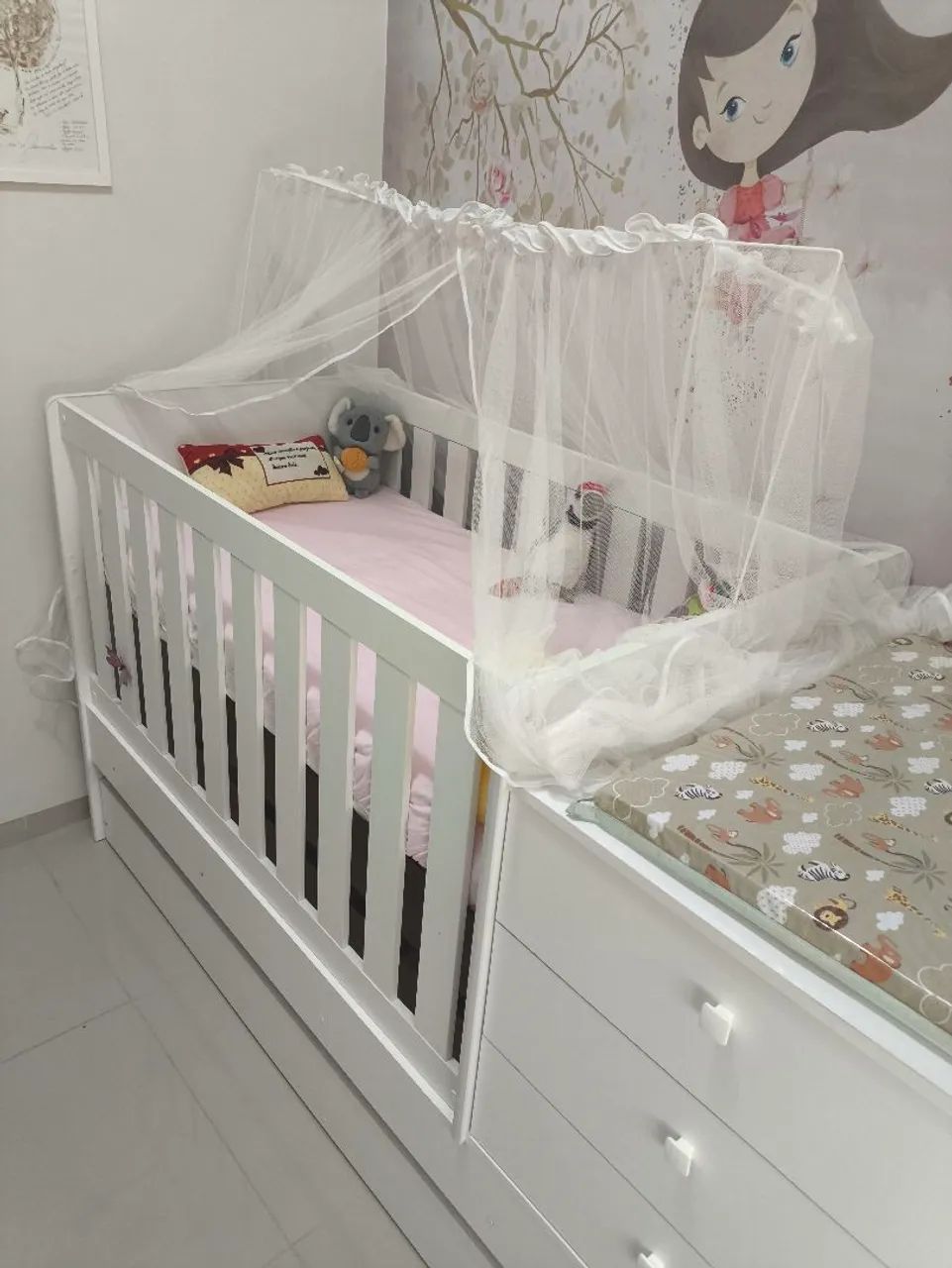 Lindo berço com Cômoda Integrada e Mosquiteiro