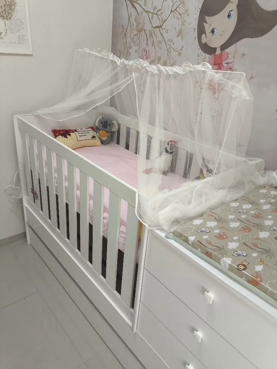 Lindo berço com Cômoda Integrada e Mosquiteiro