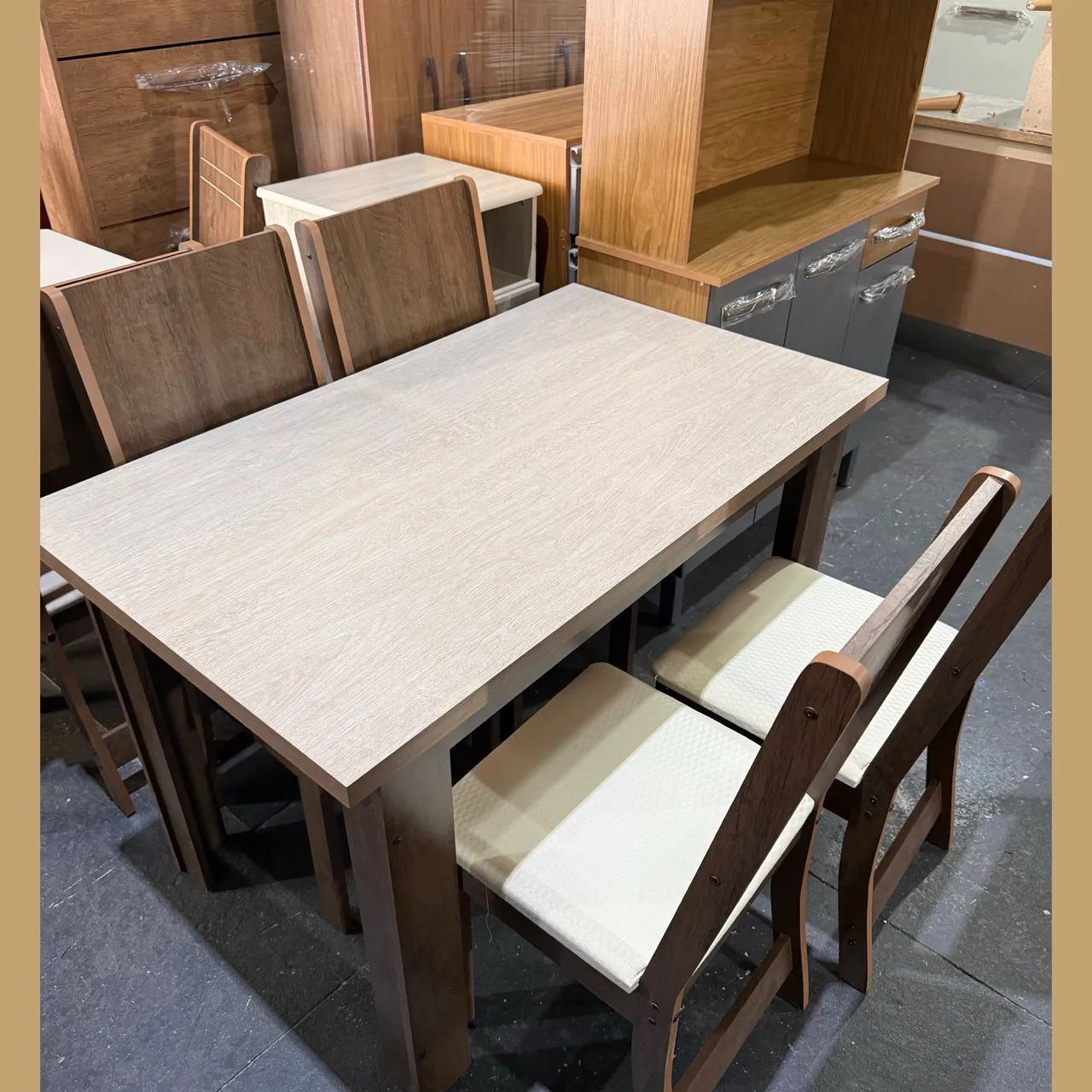 Mesa com 4 cadeiras - entregamos hoje 