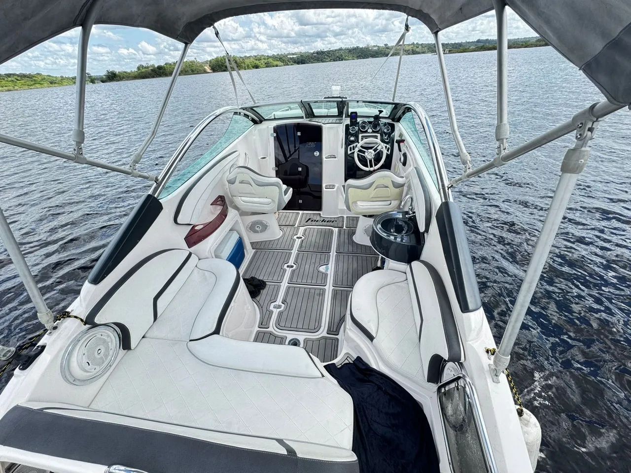 Lancha focker 21.5 pés motor 200 super nova 