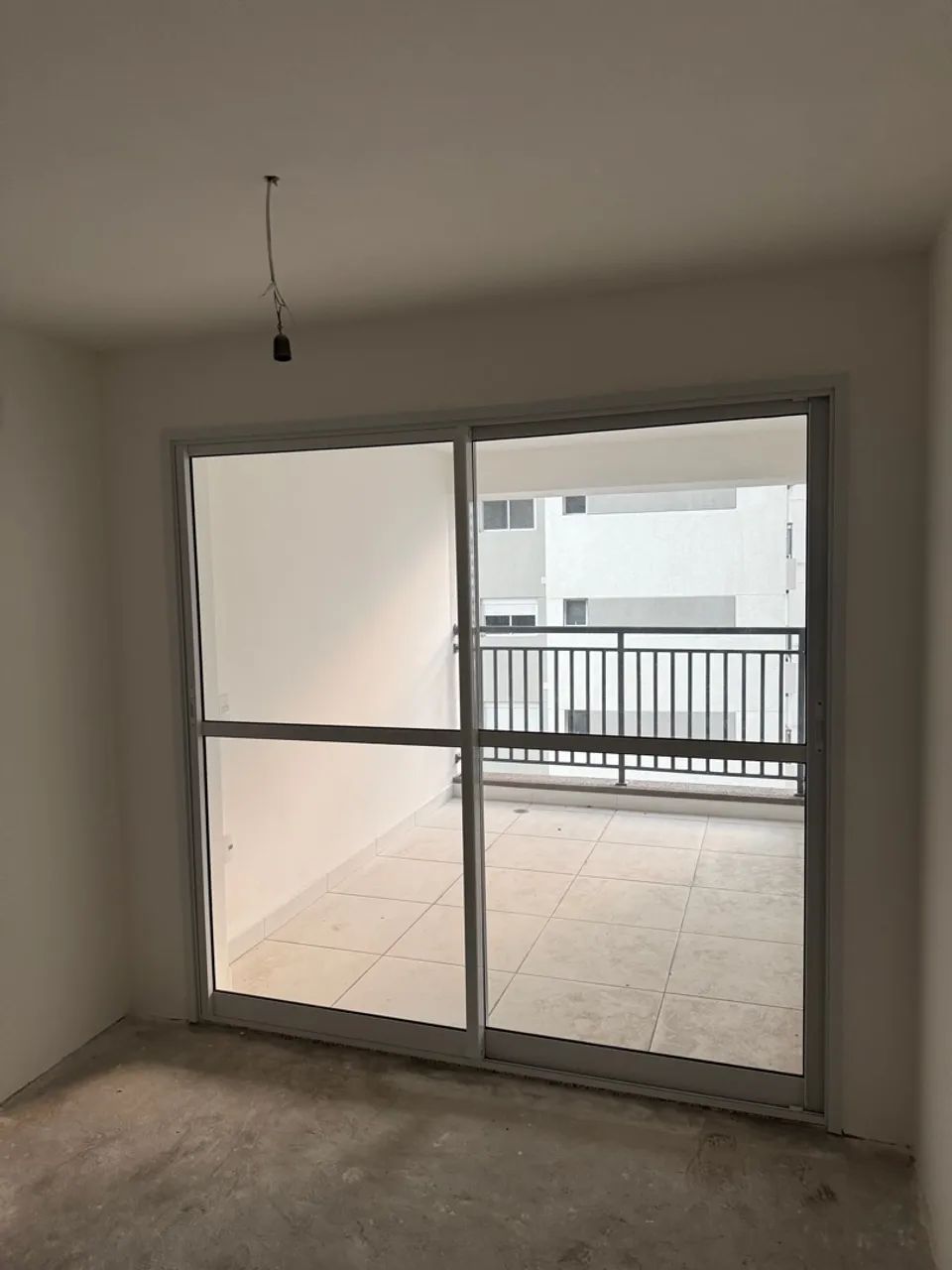 Porta de correr de alumínio com vidro para sacada/varanda - 2 folhas 