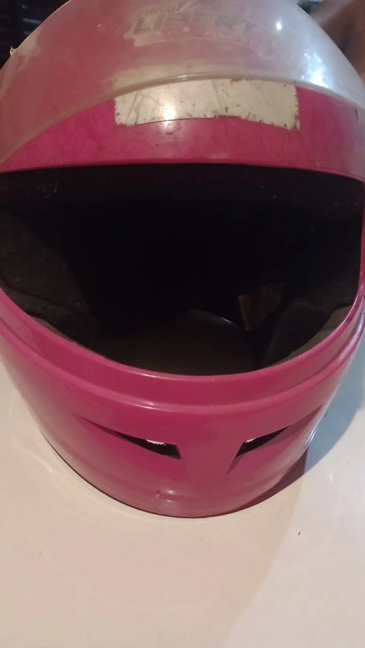 Capacete roso infantil