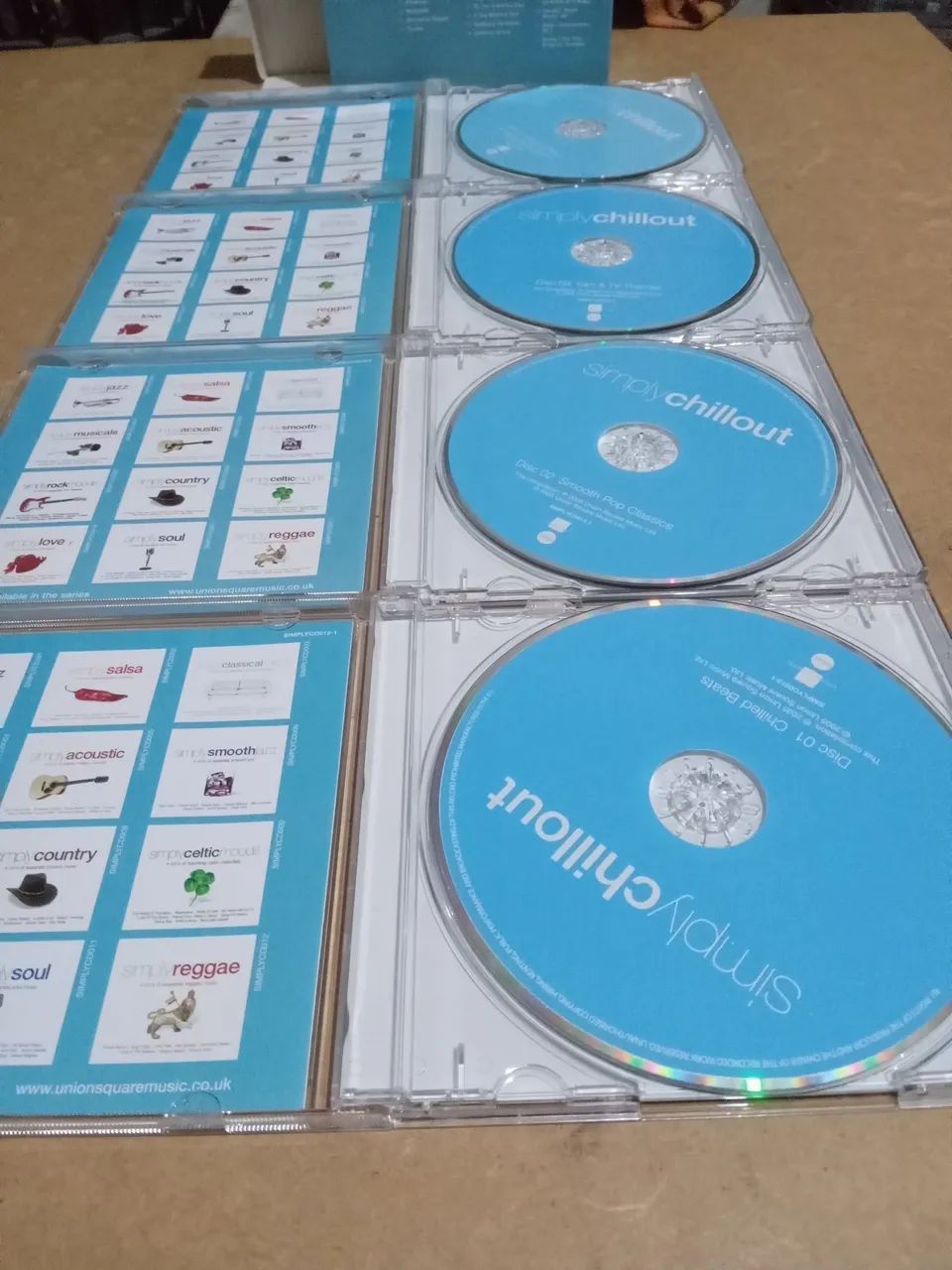 Simply chillout 4 cds of Chilled and smooth classics - Foto 4