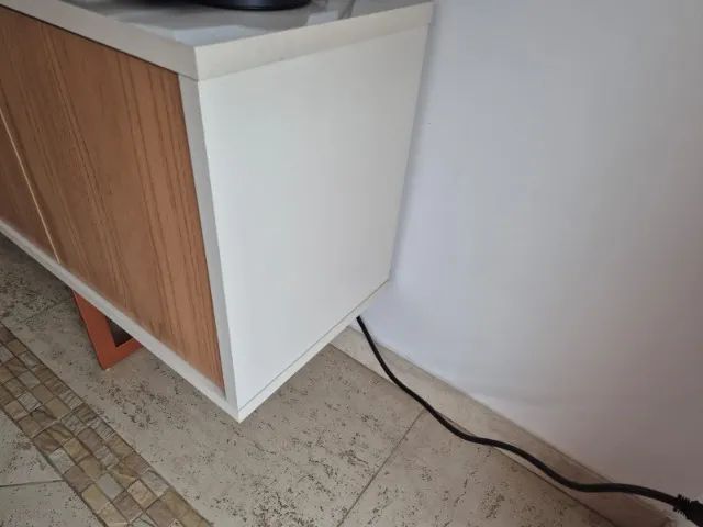 Espaçoso aparador/ rack mede 1,85 de comp por 39 de larg e 75 cm de altura - Foto 4