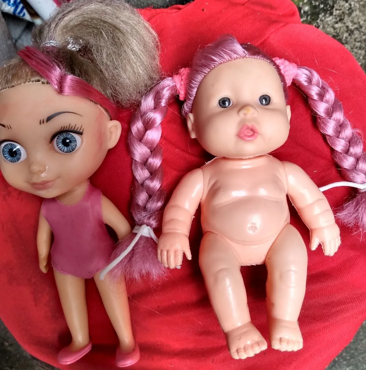 Bonecas com cabelo rosa