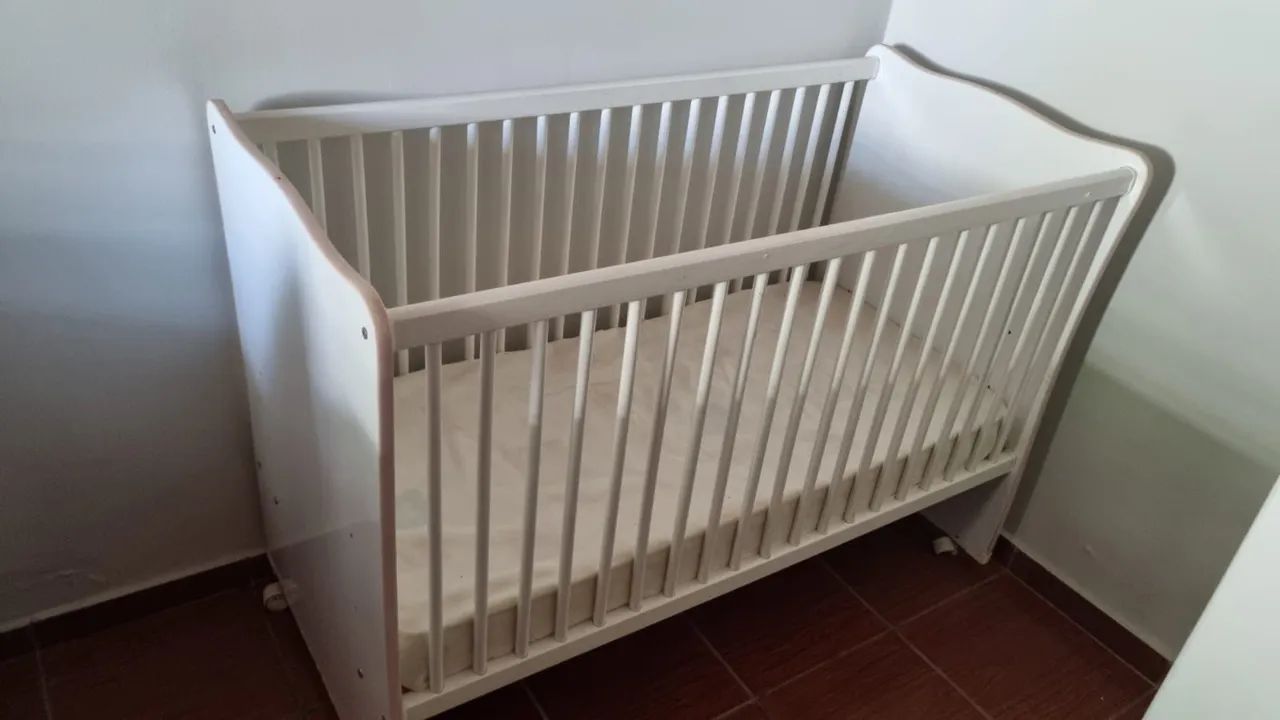 Berço Conservado Detalhe Rosa - Foto 3