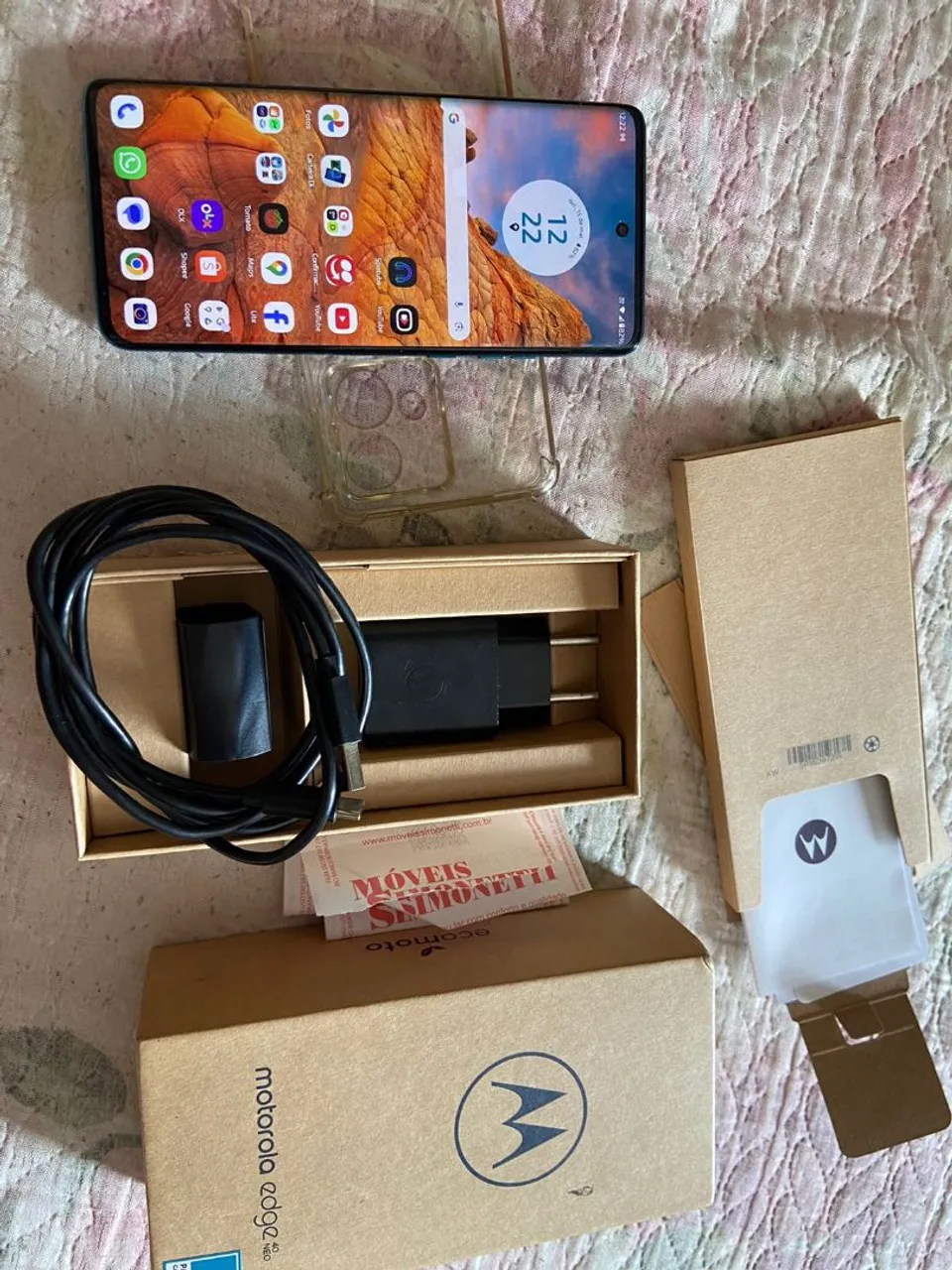 Troco Edge 40 neo 8gb 256gb, 3 meses de uso