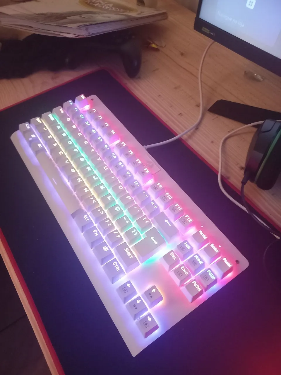 Teclado Gamer Redragon Dark Avenger Lunar white.