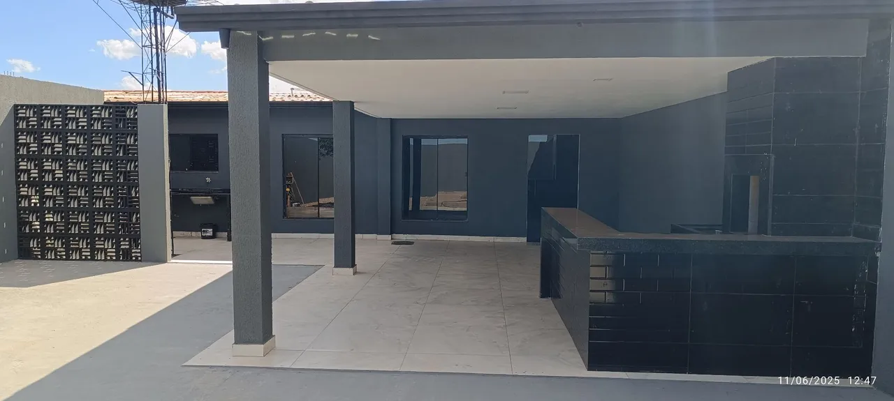Guará - Casa com 3 quartos, piscina, churrasqueira, lote de 320 mt.