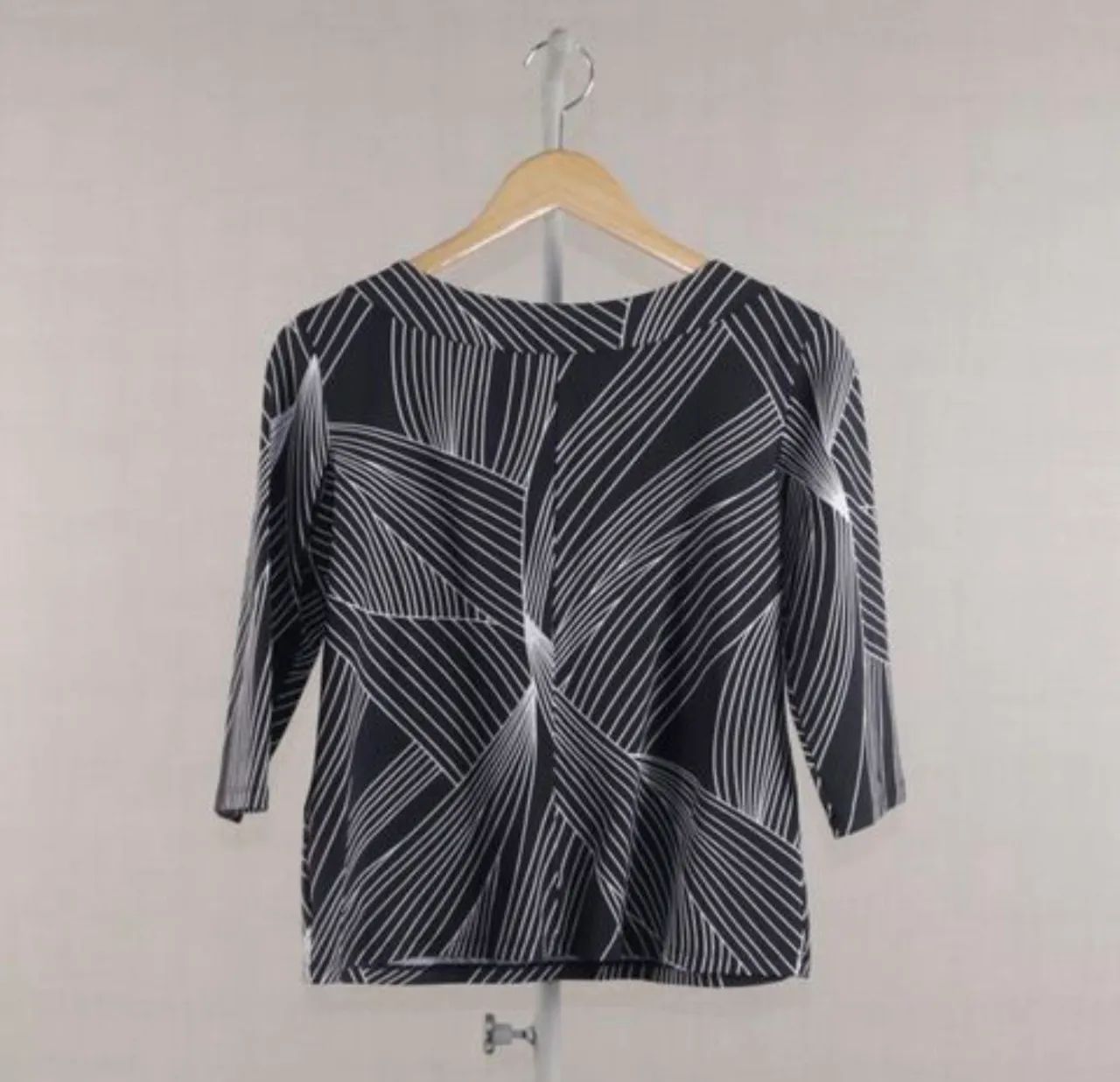Blusa Geométrica Feminina - Estilo e Elegância - Foto 2