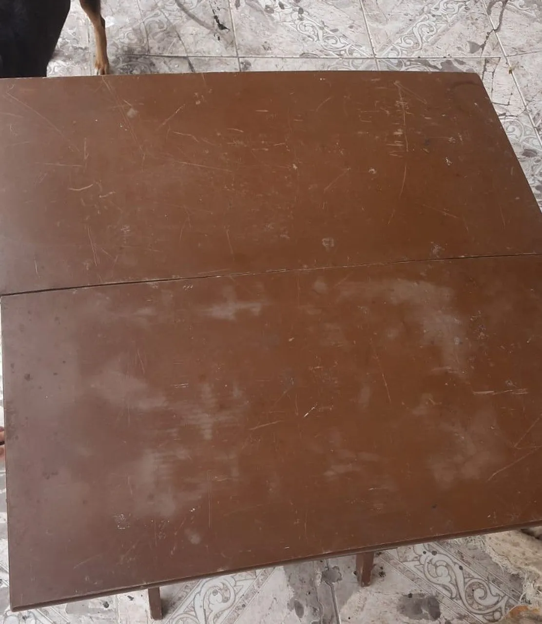 Mesa dobrável marrom