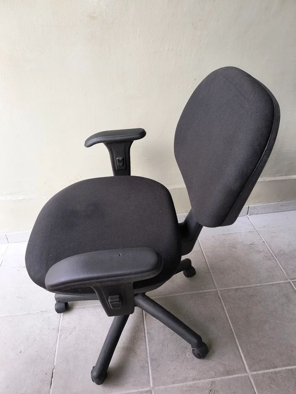 Excelente Cadeira de Escritório. - Foto 2