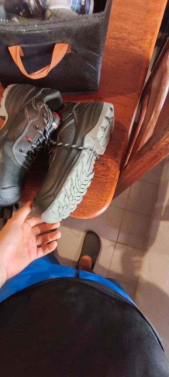 Bota tamanho 44 bico de aço europeu 