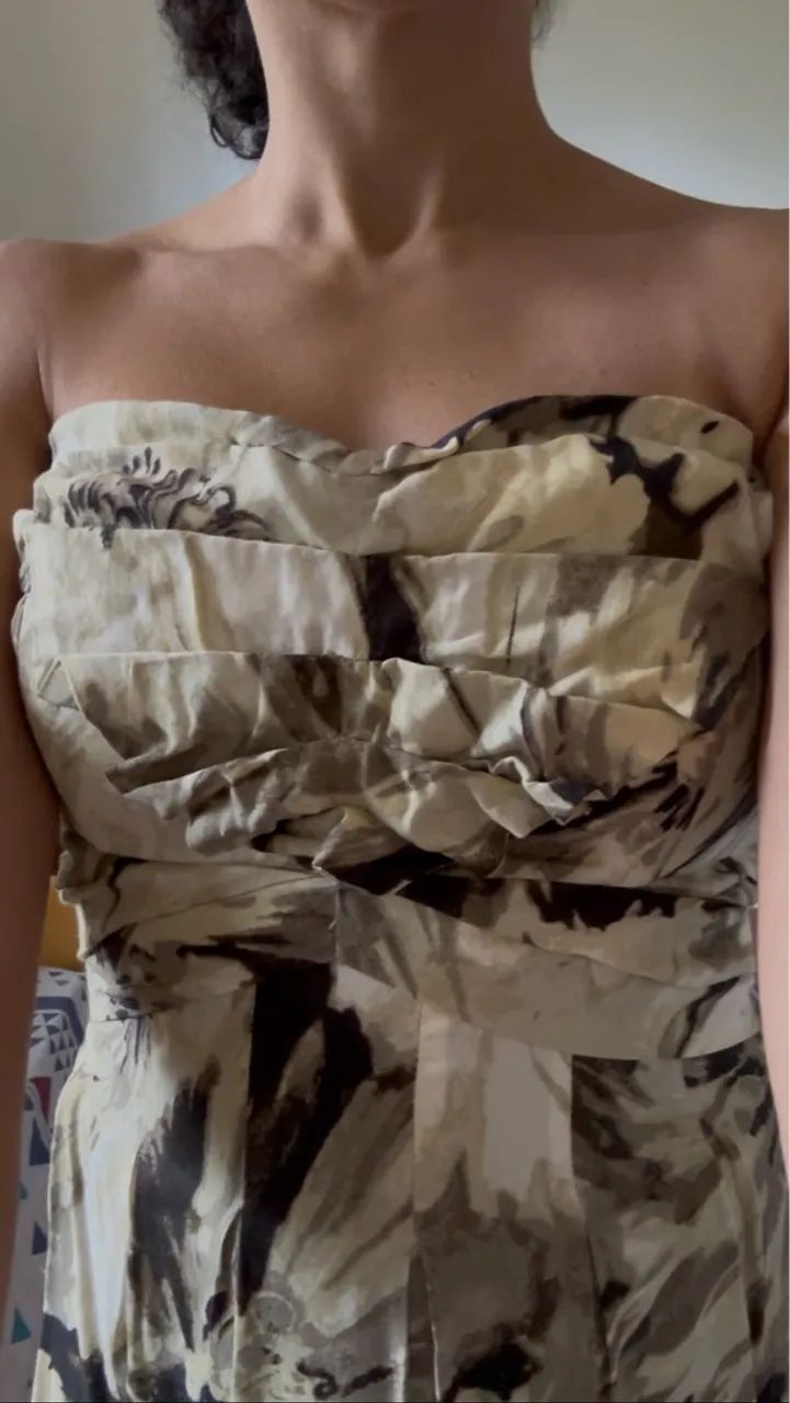 Vestido tomara que caia curto estampado elegante