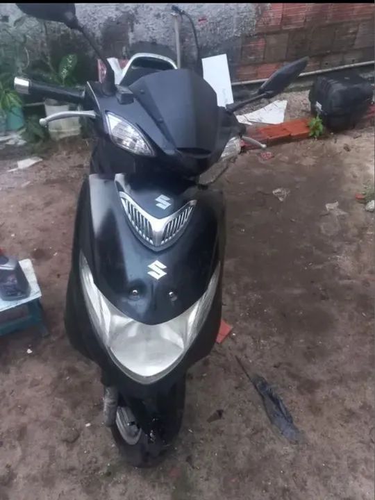 Scooter Suzuki 125 troco por carro  - Foto 3