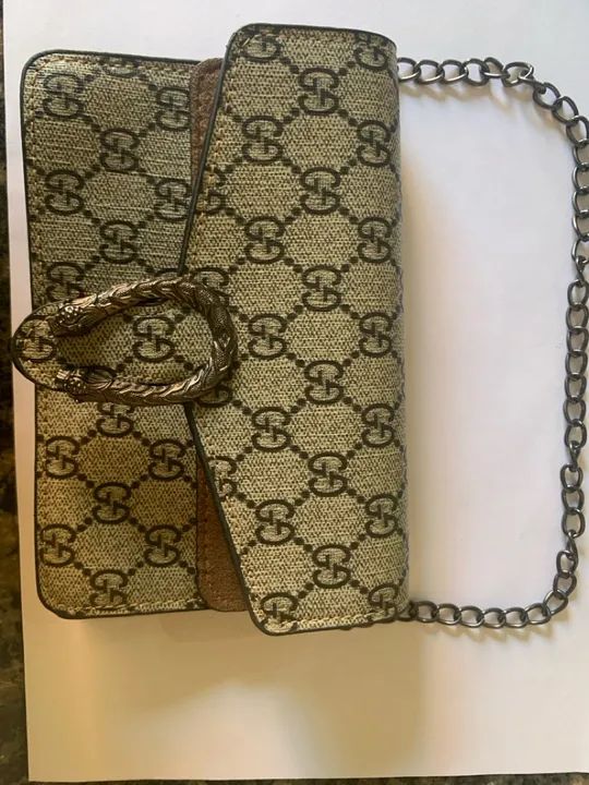 Bolsa Gucci GG pequena 