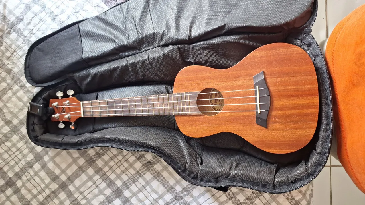Ukulele Acústico Tagima 23k em Perfeitas Condições