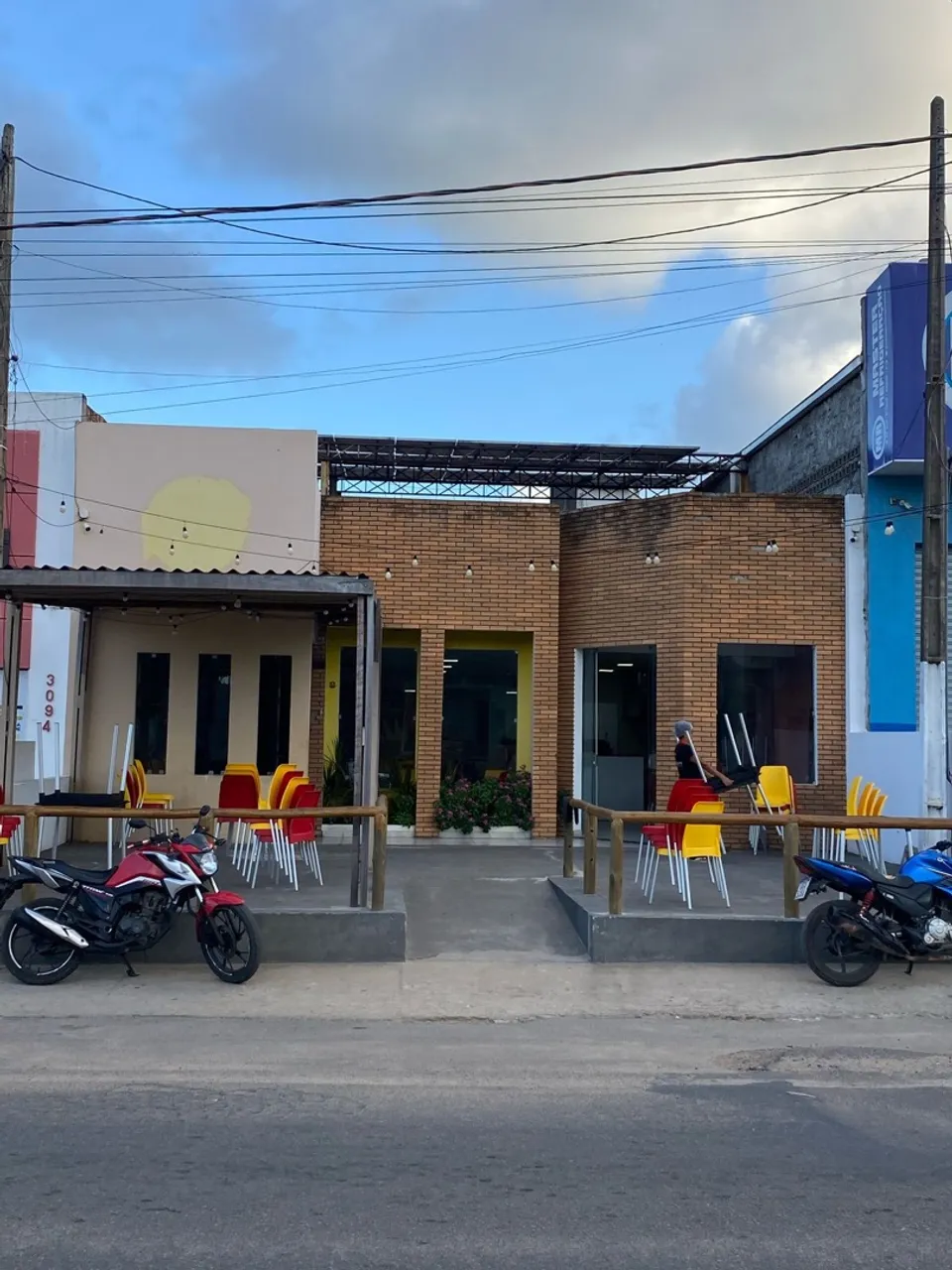 Vendo prédio comercial para restantes e pizzaria