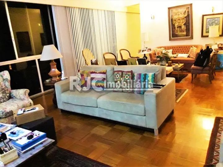 Apartamento de 200 metros quadrados no bairro Tijuca com 4 quartos - Foto 4