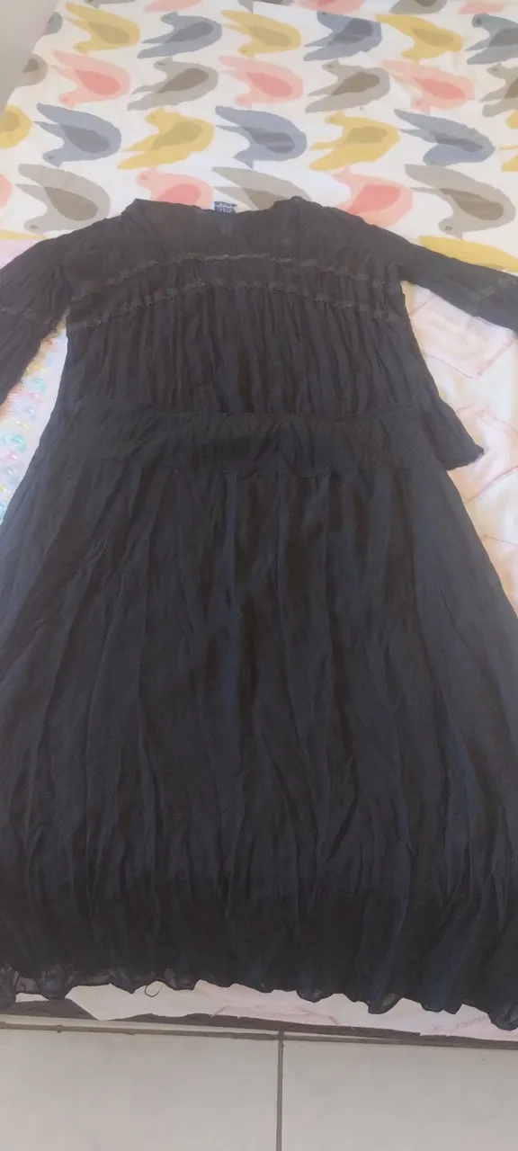 Conjunto de saia e blusa que manga preto