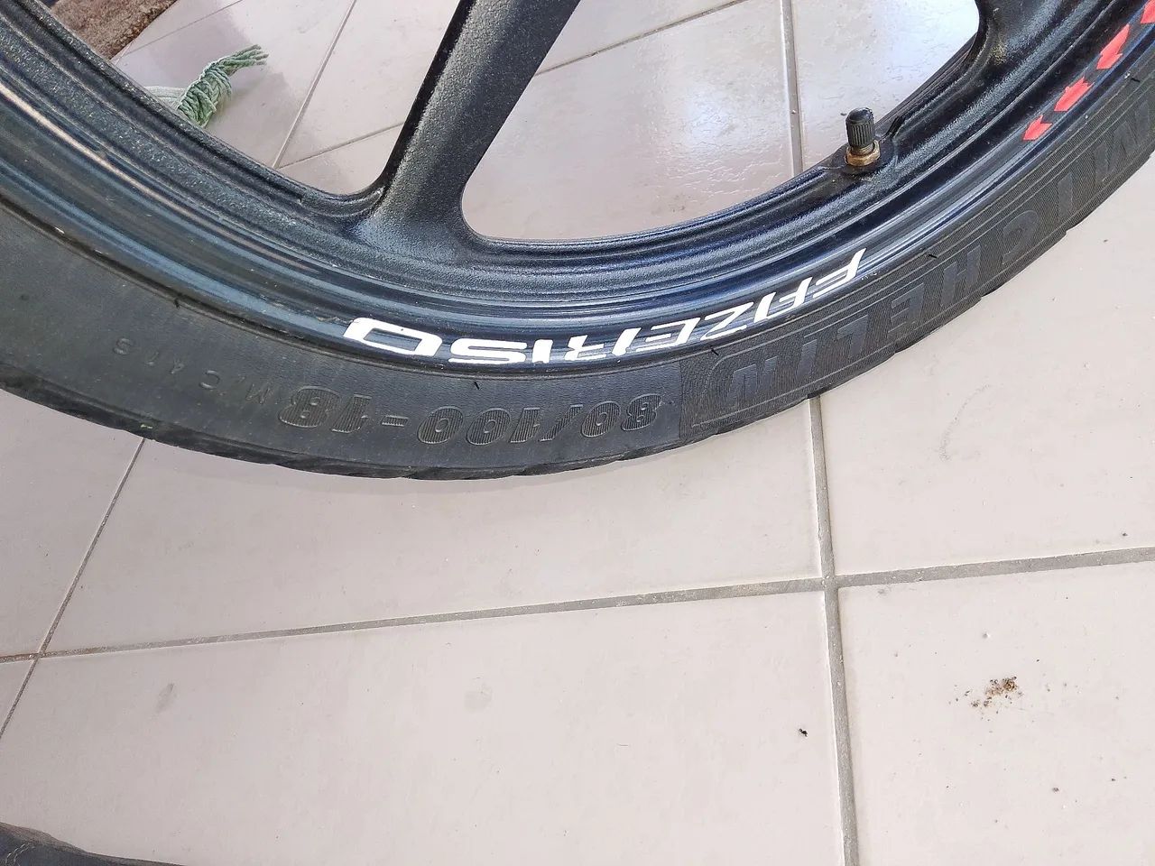 Pneu de Moto Usado Michelin aro 18 - Foto 2