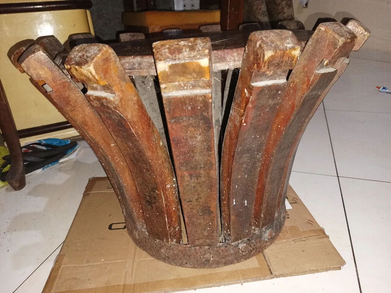 Mesa de centro em madeira maciça - Foto 2