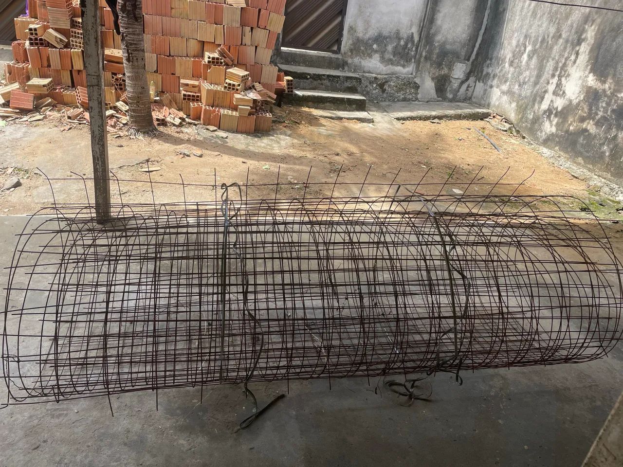 VENDO MALHA E COLUNAS 64385785396355120