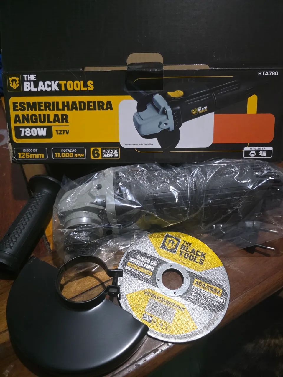 Esmerilhadeira Lixadeira Angular<br>4.1/2 11000rpm 780w 127V The<br>Black Tools Com 2 Discos