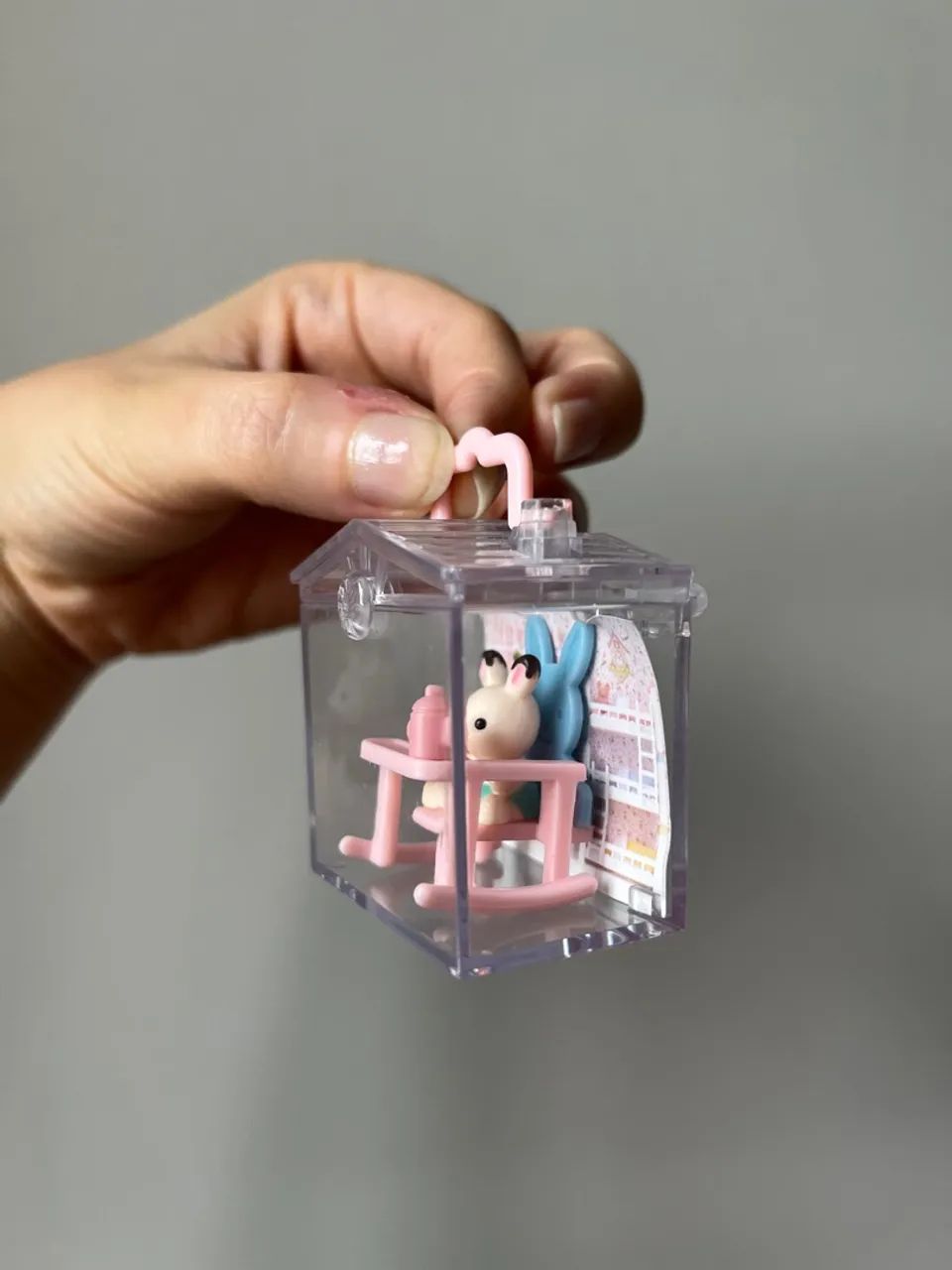 Sylvanian Families Gachapon Coelho Bebê e Cadeira - Foto 3