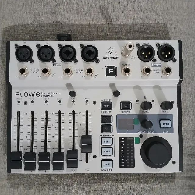 Behringer Flow 8