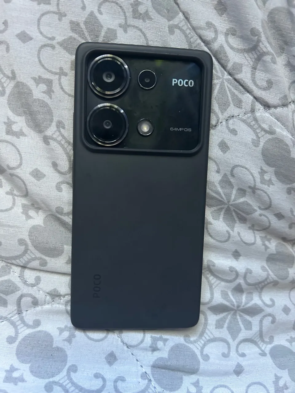Celular muito novo, vem q tem negócio