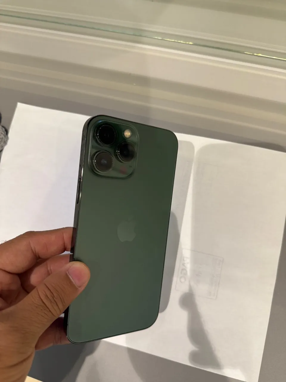 iPhone 13 Pro Max em estado de novo sem detalhes