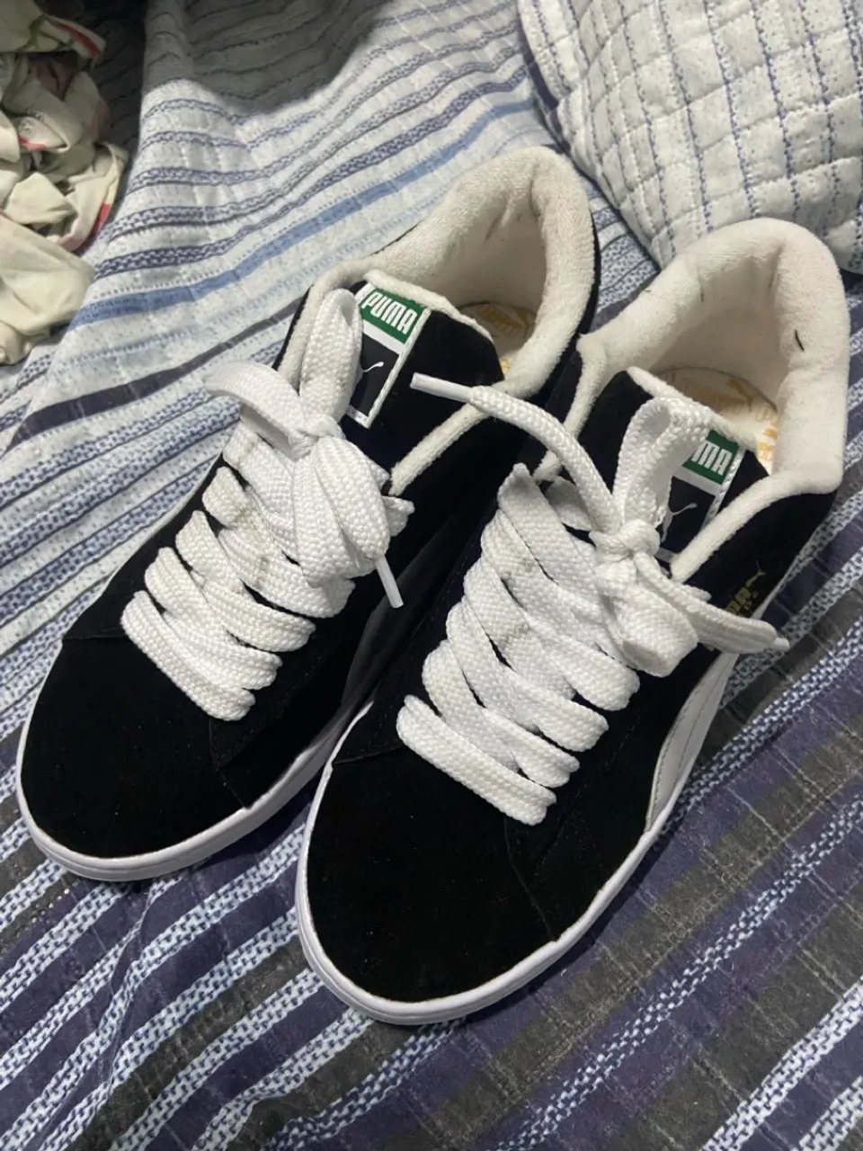 Tênis Puma Suede Classic - Preto com detalhes em branco