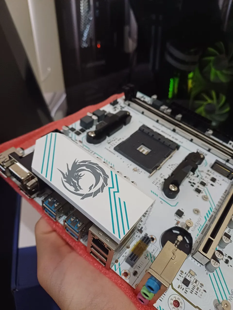 Placa Mãe B550 Soyo White Athernal AM4 Ryzen AMD