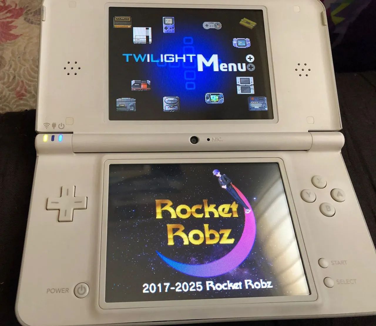 Nintendo Dsi LL Desbloqueado Com R4 - Consoles de Vídeo Game