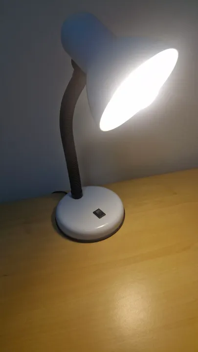 Luminária mesa branca articulável 110v