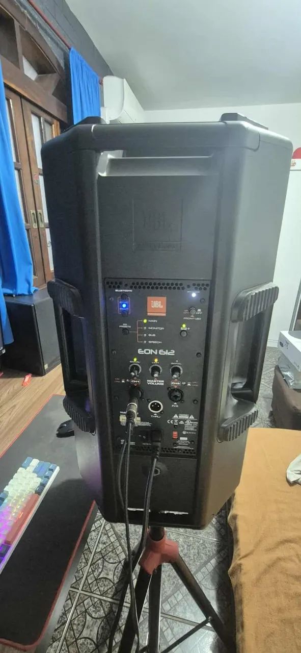 Alto-falante Jbl Eon612 Com Bluetooth Preto 110v/220v + pedestal Novik neo - Foto 2