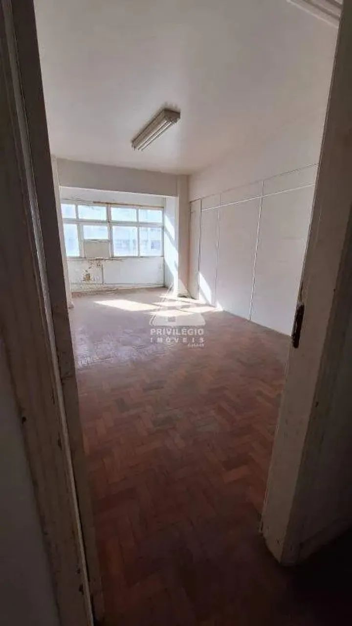 SALA COMERCIAL NO CENTRO, ÓTIMA LOCALIZAÇÃO.