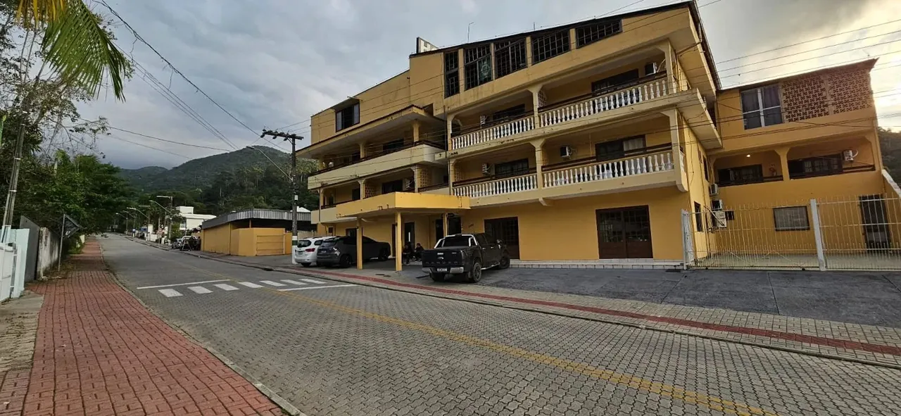 Hotel Completo em Santo Amaro da Imperatriz.