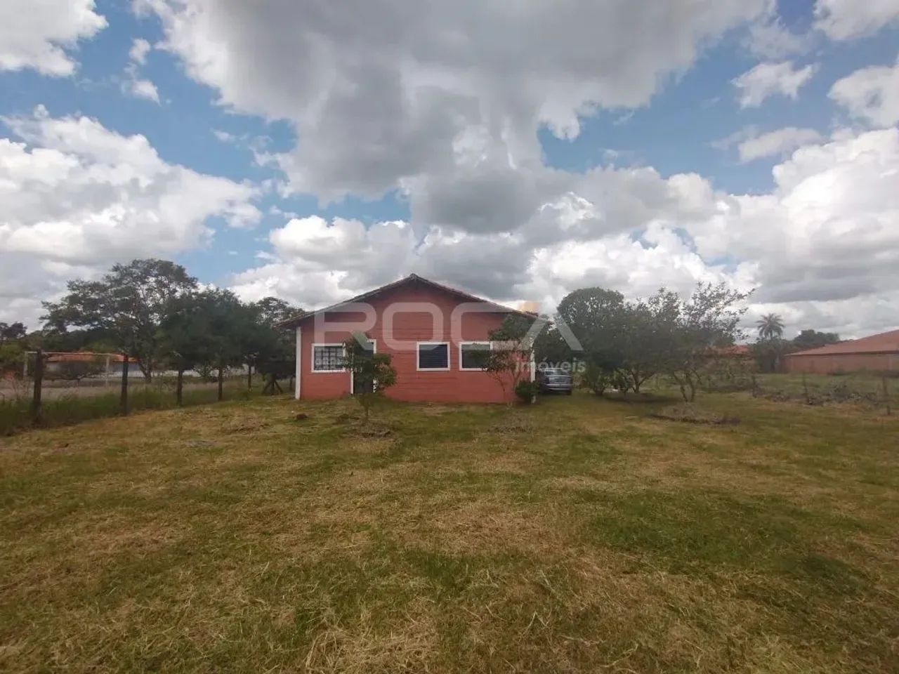 chácara toda gramada e cercada - Foto 4