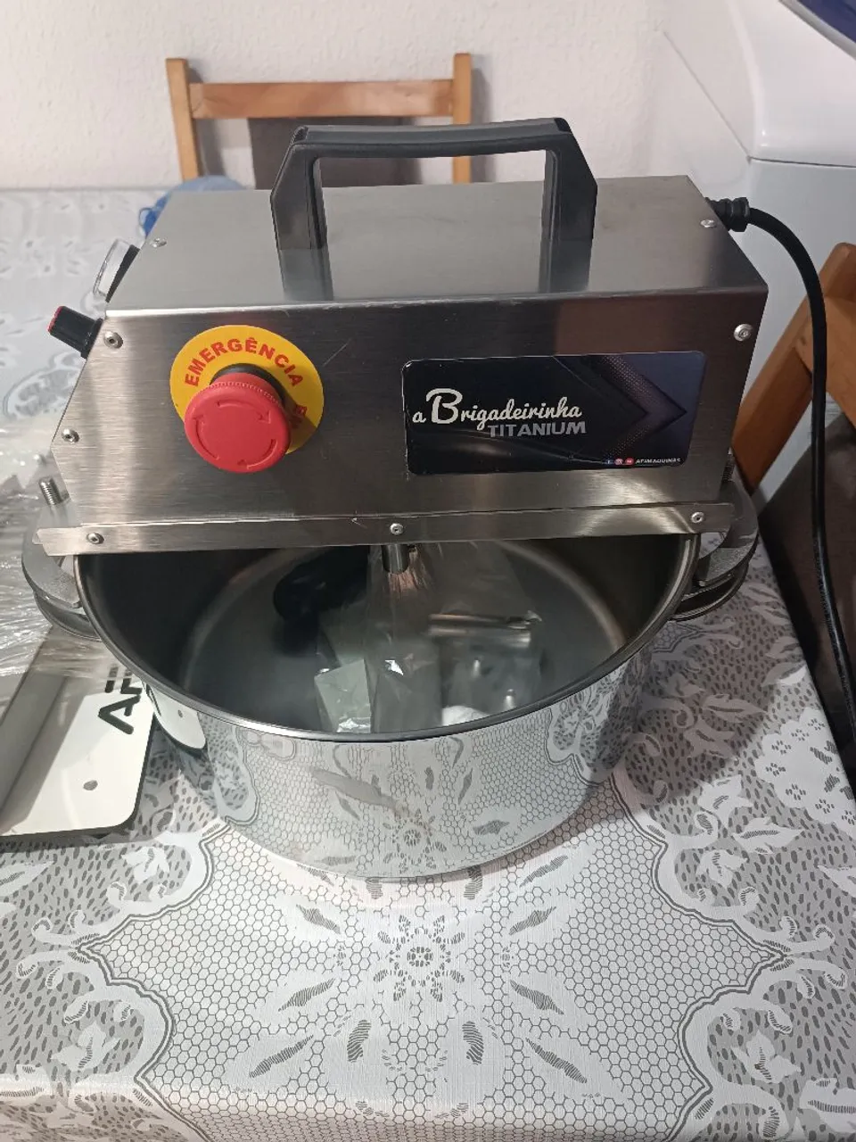 Panela mechedora de doces a brigadeirinha Titanium 28 cm,6 litros