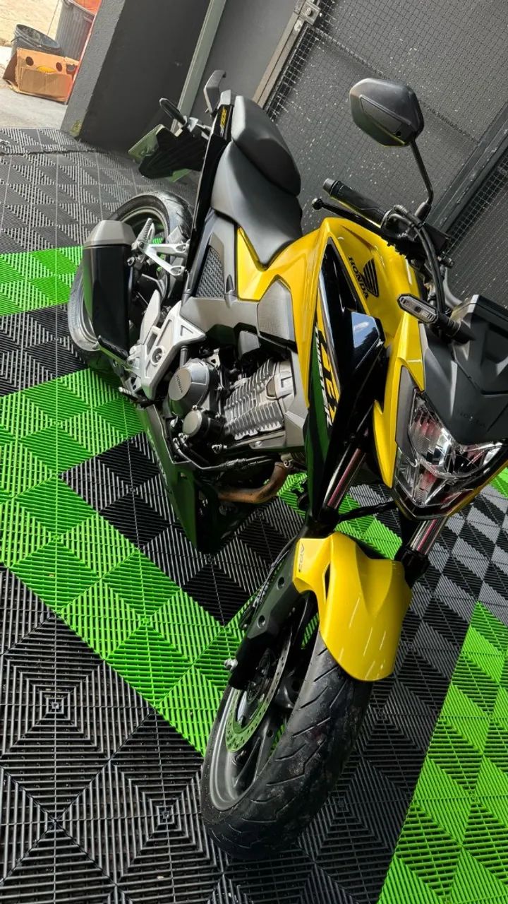 CB 300F EM ESTADO DE ZERO