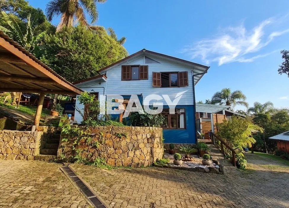 Excelente Casa 3 dormitório(s) em Pântano do Sul - Florianópolis