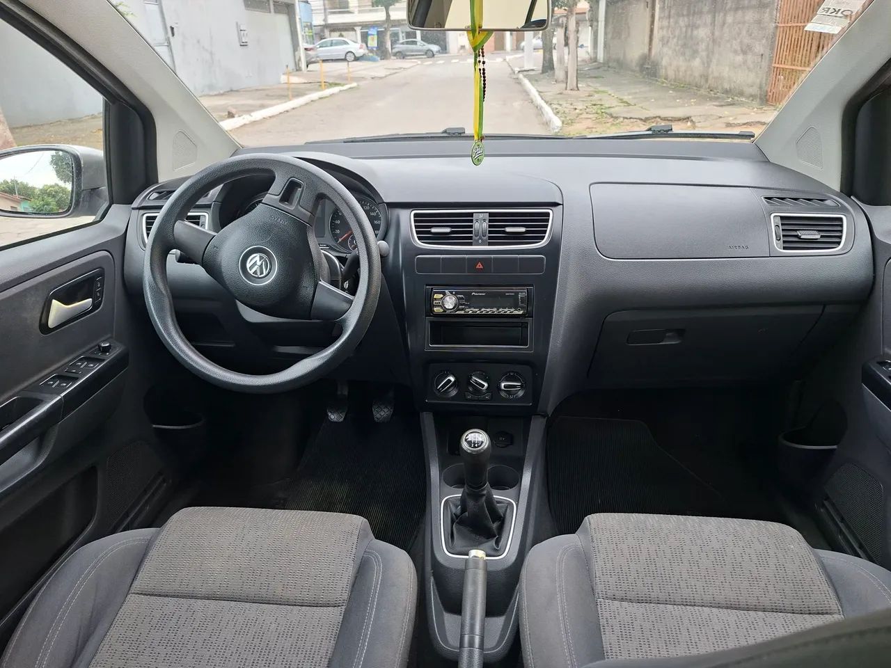 Volkswagen Fox Fox 1.0 Mi Total Flex 8V 5p 2013