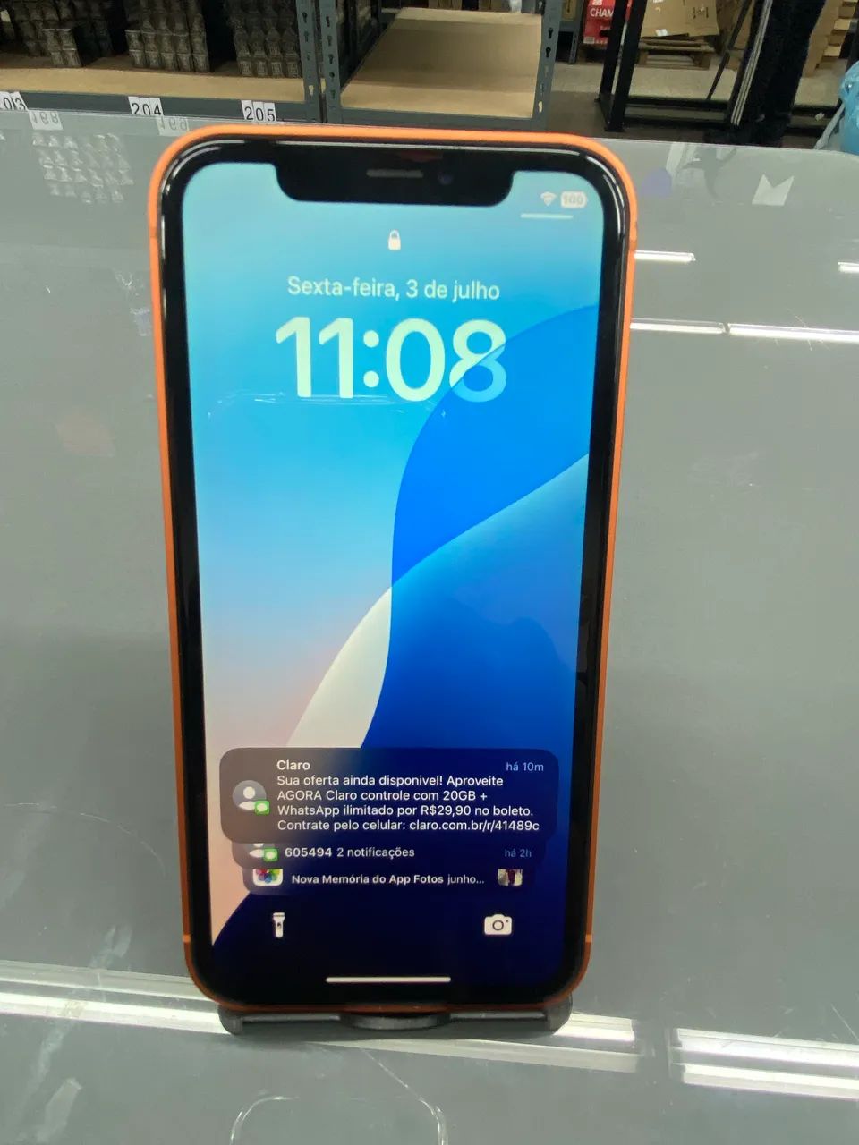 iPhone 12 na carcaça 17 pro laranja - Foto 2