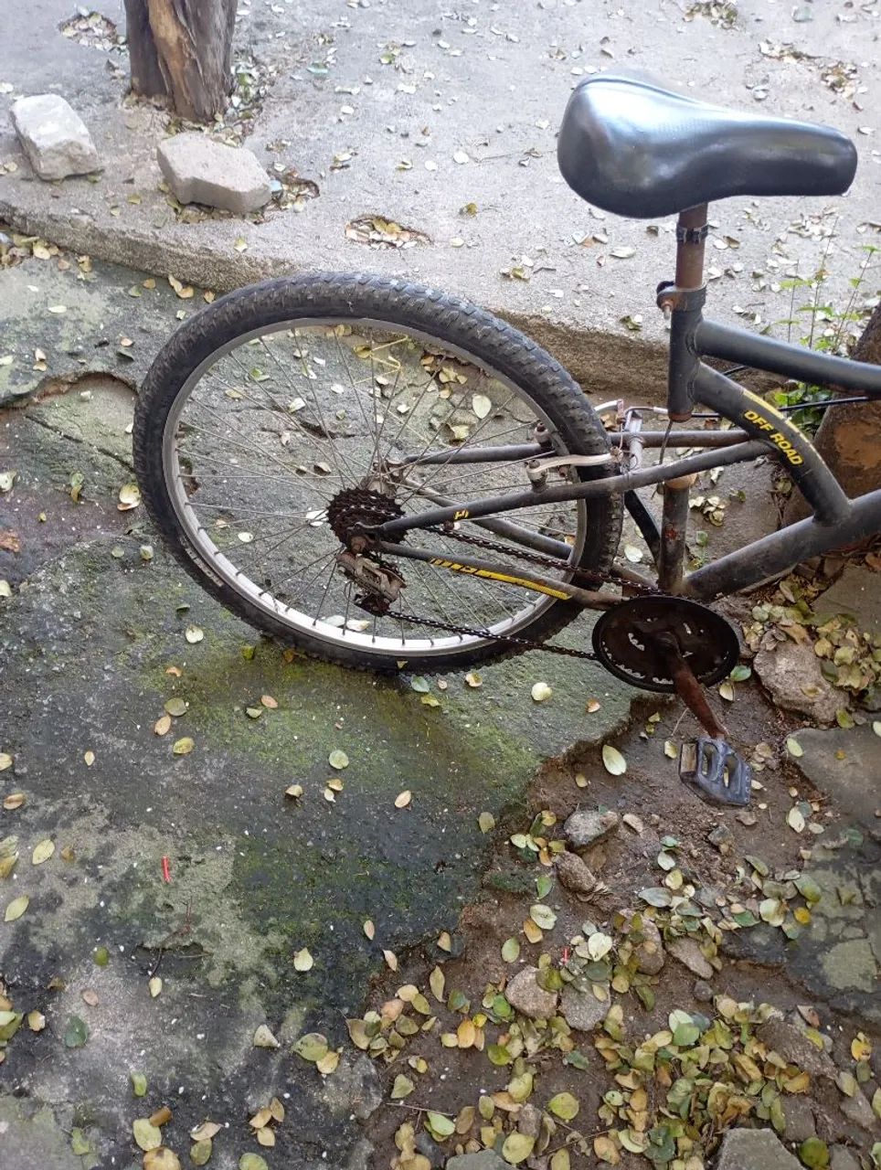 Bicicleta usada a preço baixo.