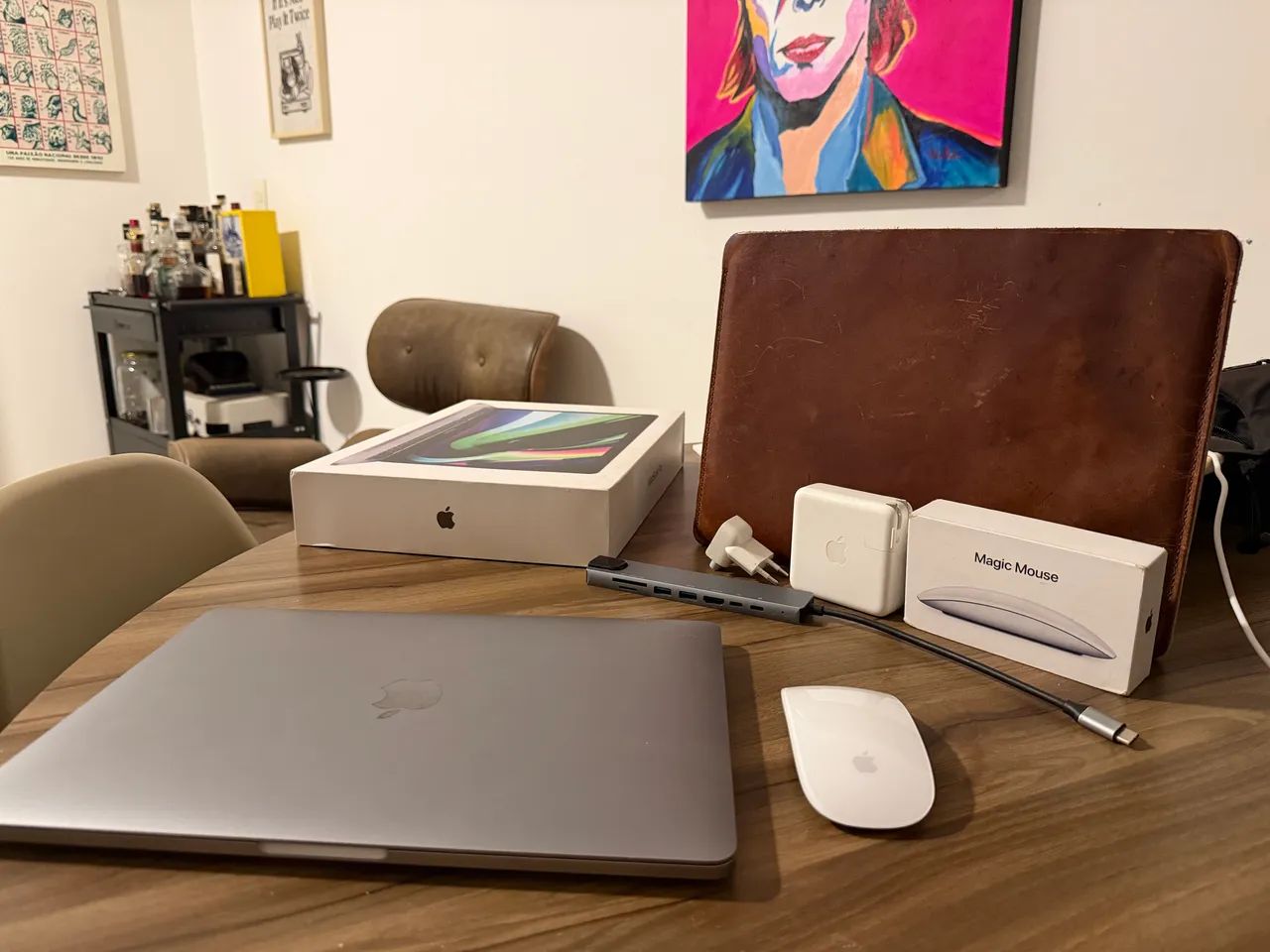 MacBook Pro M1 13? 2020 8GB 256GB SSD + Magic Mouse + Hub + Case