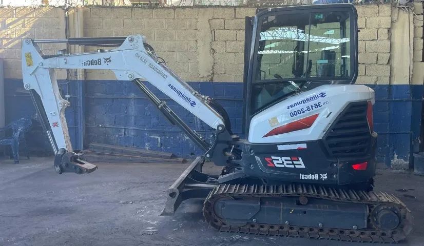 Miniescavadeira Bobcat E35z 2023 746.9hs Fechada+ar+est Aço - Foto 2