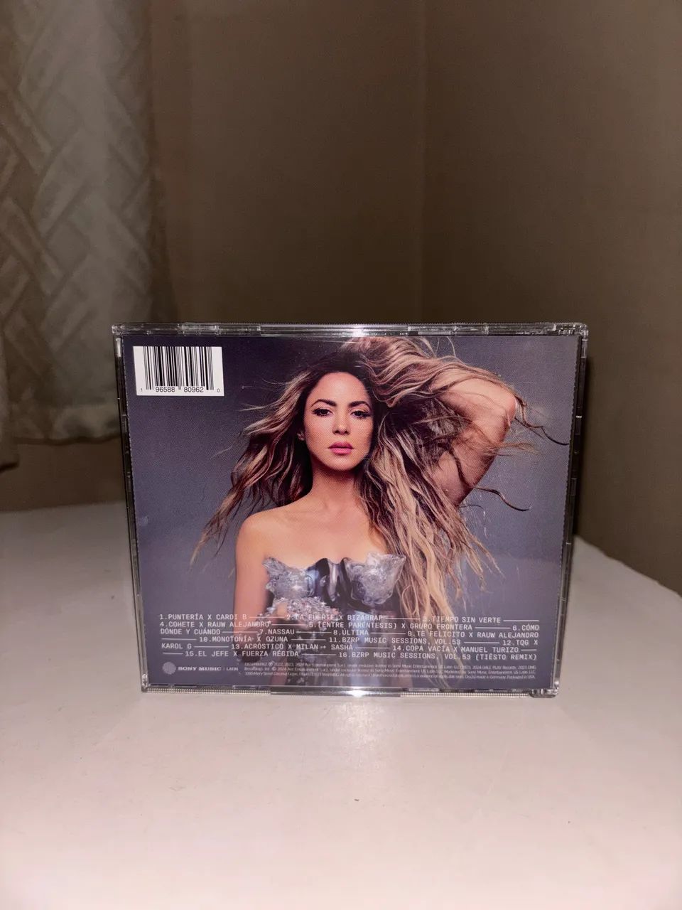 CD Shakira - Las Mujeres Ya No Lloran (importado) - Foto 2