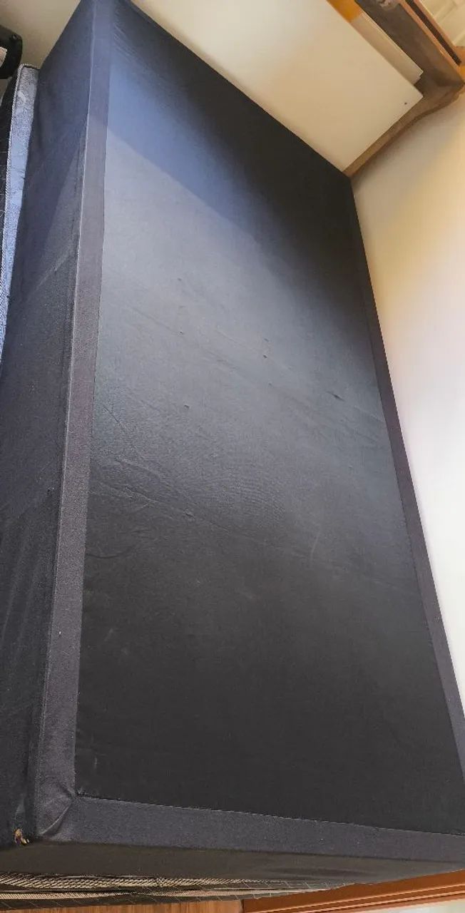 Vendo cama box de solteiro sem colchão 